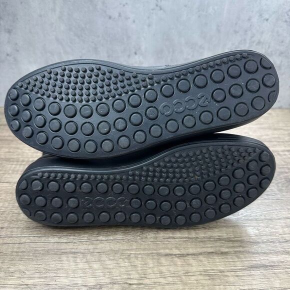 Ecco~Women’s~Black Pebbled Leather Pull On Chelsea Style Bootie~Size 37/6-6.5 - Picture 7 of 9